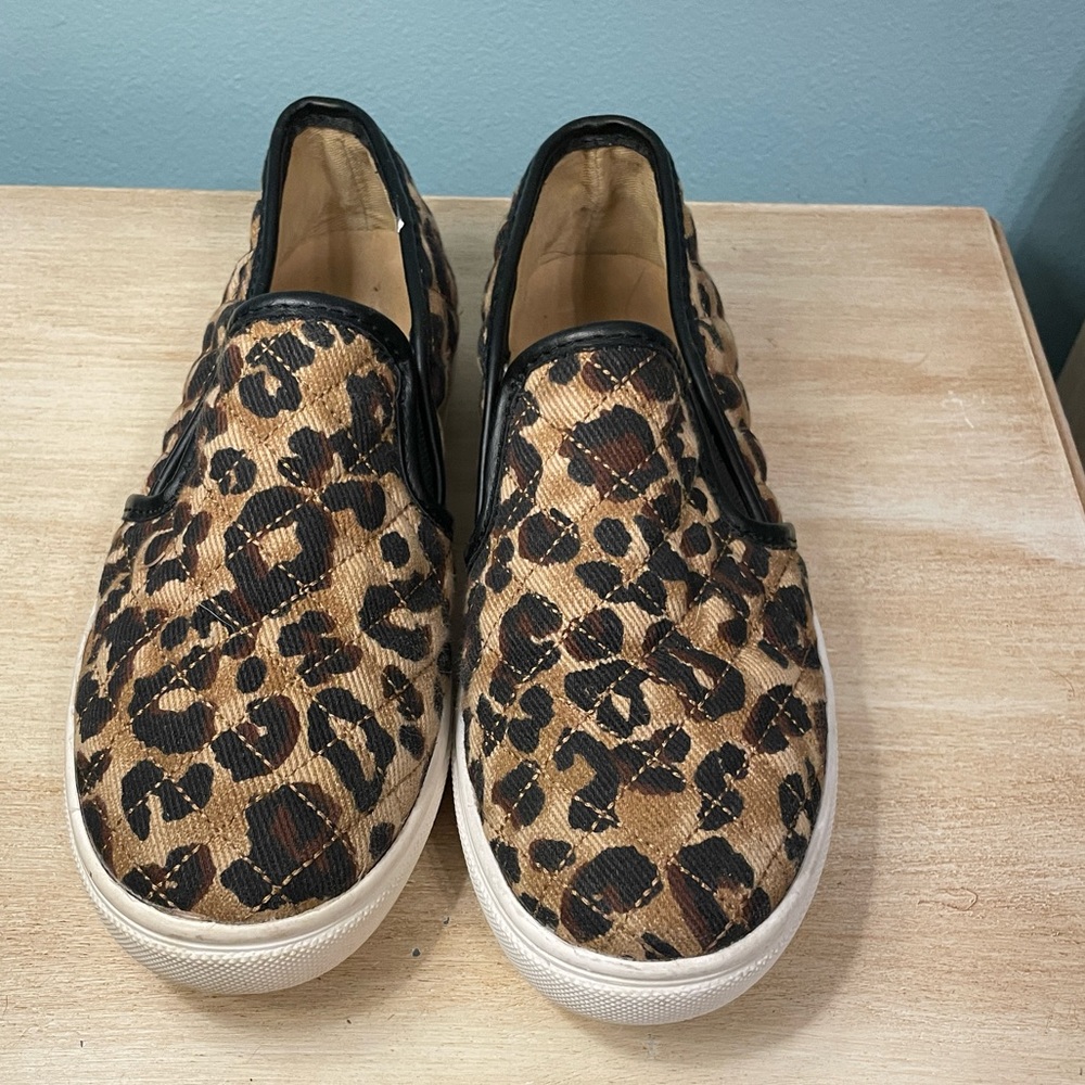 Women’s size 5 leopard print Steve Madden slip on tennis